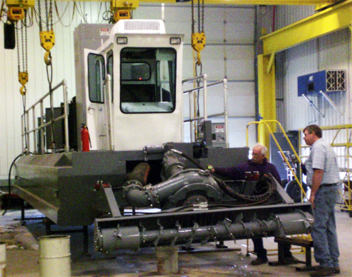 Dredge & pump abrasive materials & slurries with SRS Crisafulli's self-propelled Rotomite-6000 CD.
