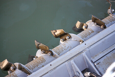 Dredge cutting teeth